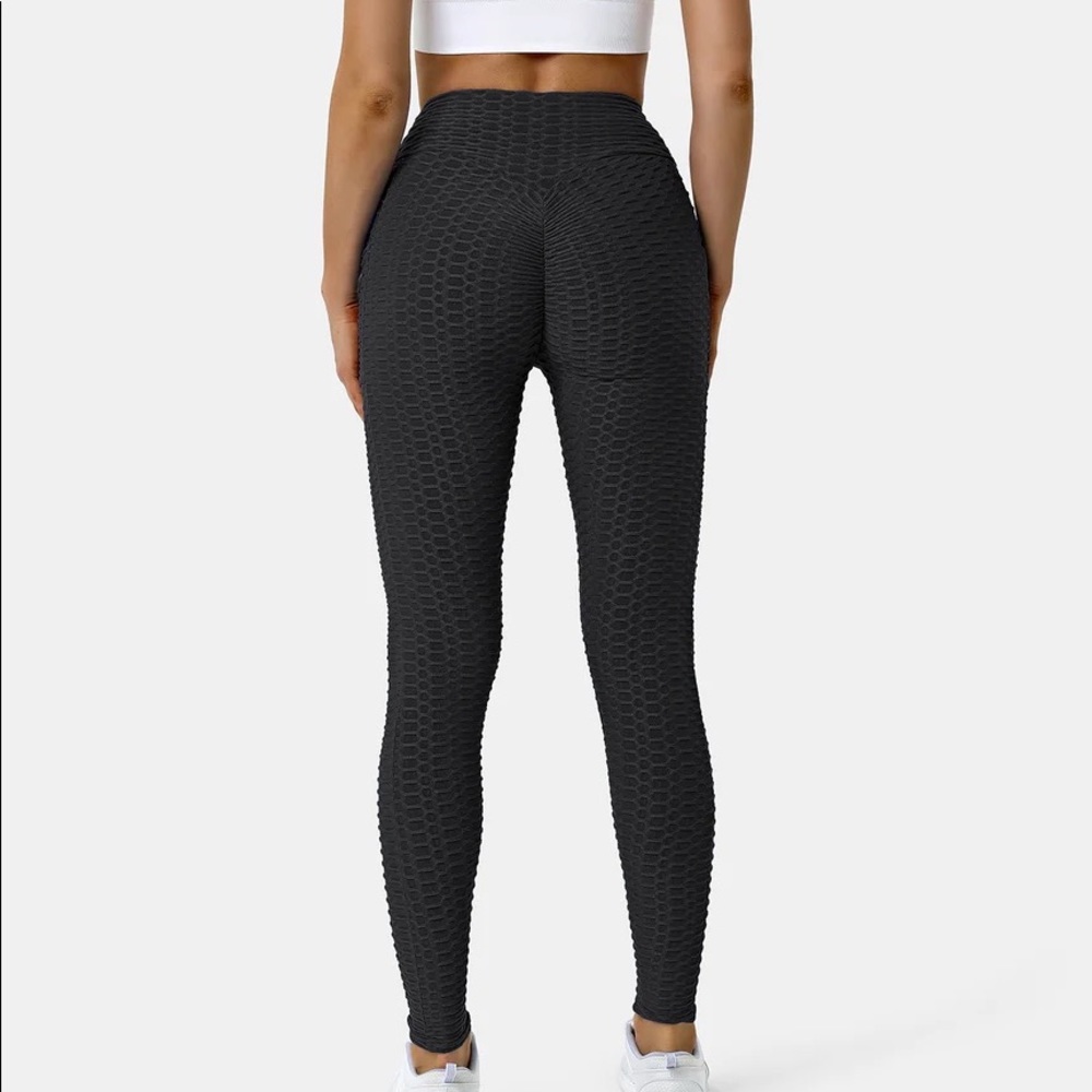 ✨HIGH WAISTED RUCHED BUTT HONEYCOMB LEGGINGS SIZE L